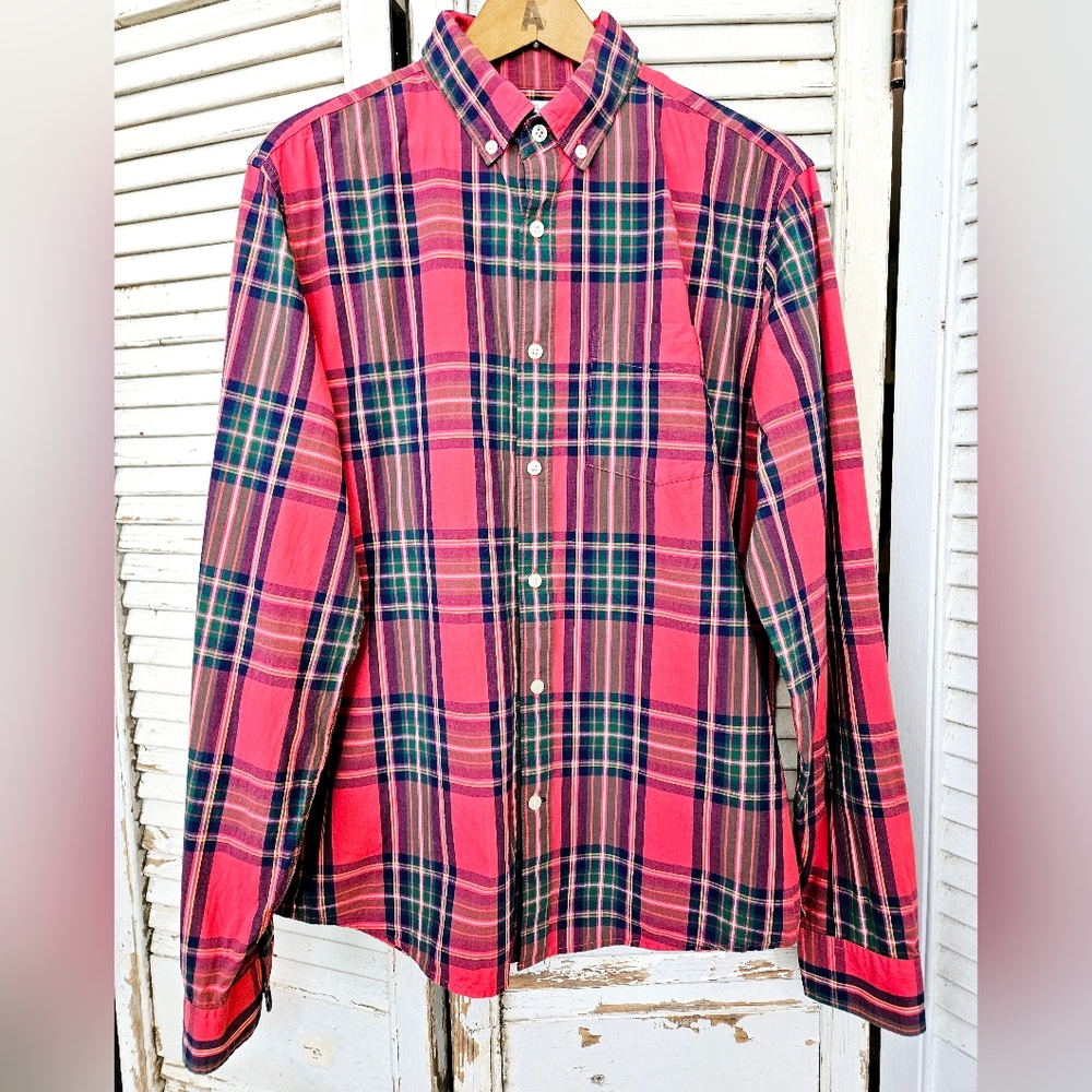 GAP 100% Cotton Red Plaid Button Down Shirt Medium